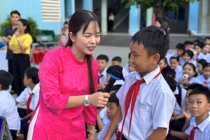 Học sinh Trường THCS Nguyễn Thiện Thuật tham gia chuyên đề Nói không với thuốc lá, bảo vệ sức khỏe học đường. Ảnh: NTCC