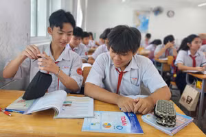 Tiết học của học sinh Trường THCS Vân Đồn (Quận 4). Ảnh: QN