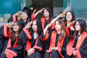 Sinh viên Trường Đại học Ngoại thương trong ngày tốt nghiệp. Ảnh: NTCC