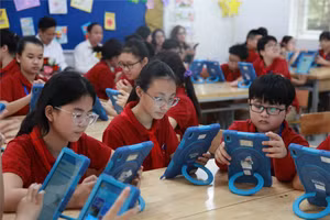 Nhiều trường học tại Hà Nội bắt đầu thí điểm thực hiện mô hình giáo dục thông minh sử dụng trí tuệ nhân tạo trong dạy và học. Ảnh: Sở GD&ĐT Hà Nội