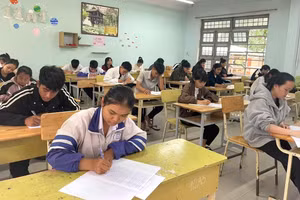 Trường THPT Phan Bội Châu (Kon Tum) tổ chức thi thử cho học sinh để có kế hoạch ôn tập phù hợp. Ảnh: Dung Nguyễn