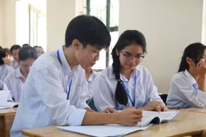 Kỳ thi tốt nghiệp THPT 2025 là năm đầu tiên tổ chức thi theo Chương trình GDPT 2018 với nhiều điểm mới. Ảnh: Lan Anh