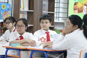 Học sinh Trường THCS Tây Mỗ, quận Nam Từ Liêm trong tiết chuyên đề Ngữ văn cấp thành phố. Ảnh: Đình Tuệ