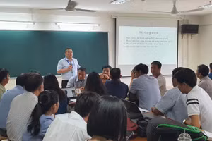 Giáo viên cốt cán môn Công nghệ dự tập huấn về xây dựng đề thi theo định hướng mới do Bộ GD&ĐT tổ chức. Ảnh: NVCC