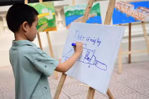 Một hoạt động bên lề của trẻ tự kỷ tại tọa đàm "Tương lai nào cho trẻ tự kỷ?". Ảnh: Sơn Dương