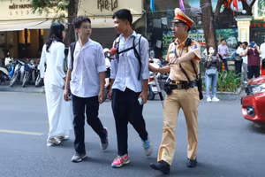 Cảnh sát giao thông Hà Nội sẽ bảo đảm trật tự ATGT tại các điểm thi. 