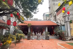 Đền thờ Hỏa Thần do Tổng đốc Đặng Văn Hòa khởi lập.