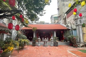Đền thờ Hỏa Thần do Tổng đốc Đặng Văn Hòa khởi lập.