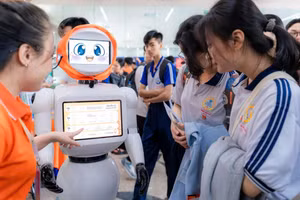 Học sinh THPT tham gia hoạt động trải nghiệm công nghệ tại Trường Đại học FPT Cần Thơ. Ảnh: TG