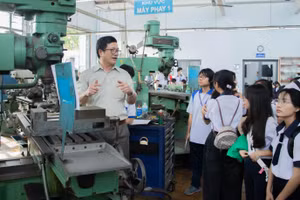 Học sinh trải nghiệm, tìm hiểu ngành nghề tại Trường Đại học Sư phạm Kỹ thuật TPHCM, tháng 1/2025. Ảnh: Đ.Hiền