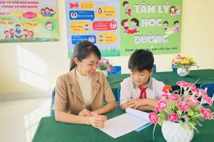 Tư vấn tâm lý cho học sinh tại Trường Tiểu học Đại Lai (Bắc Ninh). Ảnh minh họa: Vũ Nga