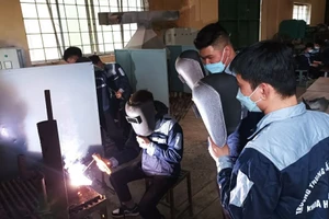 Đào tạo nghề hàn tại Trường Trung cấp nghề Giao thông công chính Hà Nội.