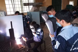 Đào tạo nghề hàn tại Trường Trung cấp nghề Giao thông công chính Hà Nội.