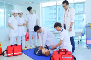 Sinh viên ngành Y sĩ đa khoa, Trường Cao đẳng Đại Việt Sài Gòn. Ảnh: Gia Hưng