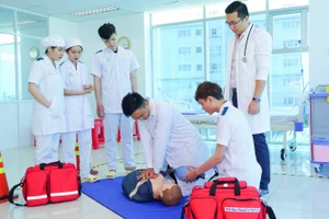 Sinh viên ngành Y sĩ đa khoa, Trường Cao đẳng Đại Việt Sài Gòn. Ảnh: Gia Hưng