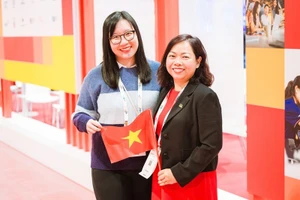 Đại diện đoàn công tác Đại học Kinh tế TPHCM (UEH) tham dự APAIE 2026. Ảnh: UEH