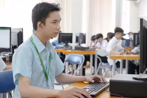 Sinh viên Trường Cao đẳng Công Thương miền Trung (MITC) trong giờ thực hành. Ảnh: ITN