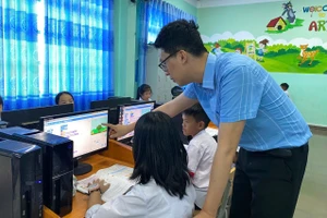 Thầy Đăng luôn tìm tòi phương pháp giảng dạy mới mẻ tạo hứng thú cho học sinh với môn Tin học.