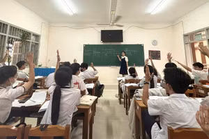 Giờ học tại Trường THPT Nguyễn Huệ (Vĩnh Long). Ảnh: NTCC