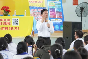 ThS Từ Hữu Công trong một hoạt động tại Trường Đại học Bình Dương. Ảnh: NVCC