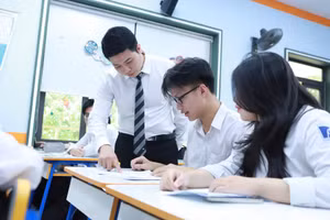 Thầy trò Trường THPT Phan Đình Phùng (Hà Nội). Ảnh minh họa: INT