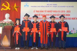Một buổi lễ tốt nghiệp của Trường Cao đẳng Kỹ thuật Nghiệp vụ Hà Nội. Ảnh: Website nhà trường
