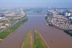 Hà Nội có thể xây dựng thành phố hai bên dòng Hồng Hà. (Ảnh: dantri.com.vn)