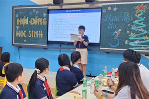 Học sinh Trường Tiểu học Phan Văn Trị trong buổi họp Hội đồng Học sinh. Ảnh: NTCC