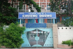 Cổng Trường Tiểu học Chương Dương (quận 1, TPHCM). Ảnh minh họa: ITN