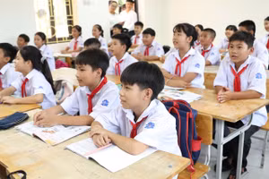 Học sinh Trường THCS Minh Châu bước vào năm học mới.