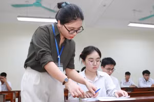 Thí sinh tham dự Kỳ thi tốt nghiệp THPT năm 2025 tại Ninh Bình. Ảnh: Đình Tuệ