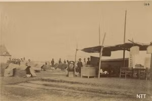 Hình ảnh đánh trống thu quyển tại trường thi Hương ở Nam Định năm 1892 - năm Nguyễn Thượng Hiền đỗ Hoàng giáp. 