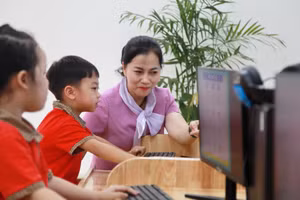 Cô trò Trường Mầm non Trần Phú (Hoàng Mai, Hà Nội). Ảnh: Vân Anh