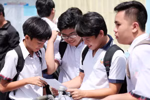 Phụ huynh cần tạo cho trẻ tâm lý thoải mái trước khi thi. Ảnh: ITN.