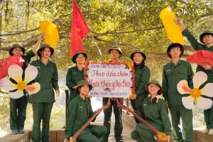 Trường Phổ thông dân tộc nội trú tỉnh Điện Biên (Điện Biên) tổ chức hoạt động Chiến sĩ vui cho học sinh trải nghiệm. Ảnh: NTCC