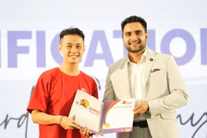 Lê Tấn Điền (trái) giành học bổng của Chính phủ Mỹ. Ảnh: NVCC