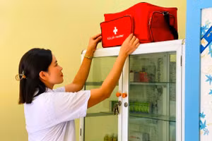 Chị Phạm Thị Nhuận - nhân viên Y tế học đường, Trường PTDTBT-THCS Trung Lý (Thanh Hóa).