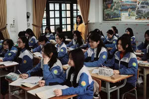 Giờ học tại Trường THPT chuyên Lào Cai. Ảnh: NTCC