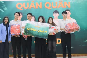 Nhóm sinh viên giành giải Quán quân toàn quốc cuộc thi Thử thách Sáng tạo Xã hội Việt Nam VSIC 2025. Ảnh: NTCC