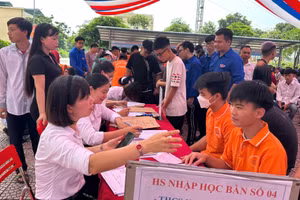 Học sinh tham gia nhập học hệ 9+ ở Trường Cao đẳng nghề Kỹ thuật Công nghệ (Hà Nội). Ảnh: NC