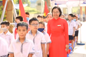 “Tôn sư trọng đạo” luôn là một truyền thống văn hóa, nét đẹp đạo đức quý báu của người Việt. Ảnh: VGP
