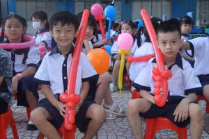 Học sinh lớp 1, Trường Tiểu học Nguyễn Thanh Tuyền (quận Tân Bình) trong ngày tựu trường năm học 2024 - 2025. Ảnh: M.A