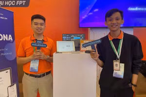 Sản phẩm trợ lý ảo của nhóm sinh viên Trường Đại học FPT trưng bày tại sự kiện Tech4Life tại TPHCM năm 2025. Ảnh: TG