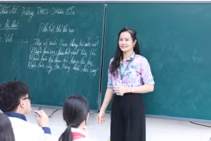 Giờ chữa đề môn Ngữ văn của cô, trò lớp 9 Trường THCS Nguyễn Bỉnh Khiêm (Phúc Lợi, Hà Nội). Ảnh: Khôi Nguyên