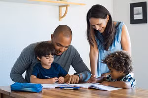 Việc khuyến khích sự tò mò và đặt câu hỏi ở trẻ là rất quan trọng. Ảnh minh họa: INT.