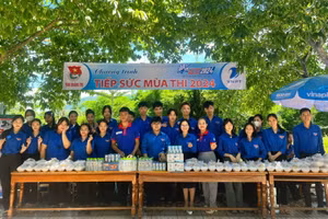 Đội “Tiếp sức mùa thi” được bố trí các điểm thi để hướng dẫn và hỗ trợ thí sinh trong kỳ thi năm 2024.