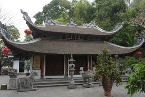 Đền thờ Trương Hán Siêu tại Dục Thúy sơn.
