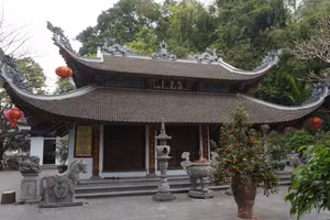 Đền thờ Trương Hán Siêu tại Dục Thúy sơn.