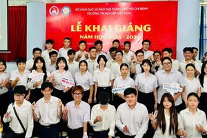 Thầy, trò Trường Trung cấp Việt Giao chào đón năm học mới 2025 - 2026. Ảnh: NTCC 