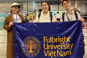 Từ trái sang: Lê Khánh Huyền, Lê Thị Hồng Phúc và Nguyễn Phan Quang Anh trước khi lên đường sang Mỹ. Ảnh: NTCC